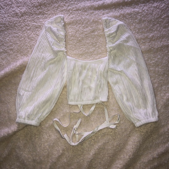 Backless laced long sleeve top - Picture 6 of 7